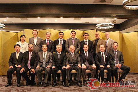 参会代表合影(前排左三为中印工协标签印刷分会名誉理事长谭俊峤)